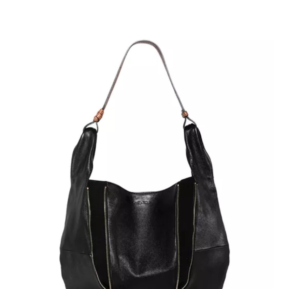 Fixed shoulder strap
Dimensions: 15"W x 4.7"D x 12.3"H
Magnetic snap closure